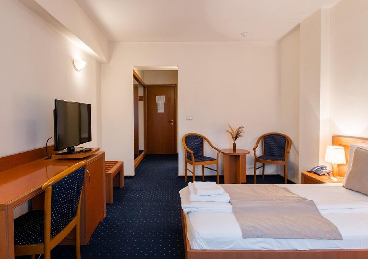Hotel Excelsior Тимишоара Екстериор снимка